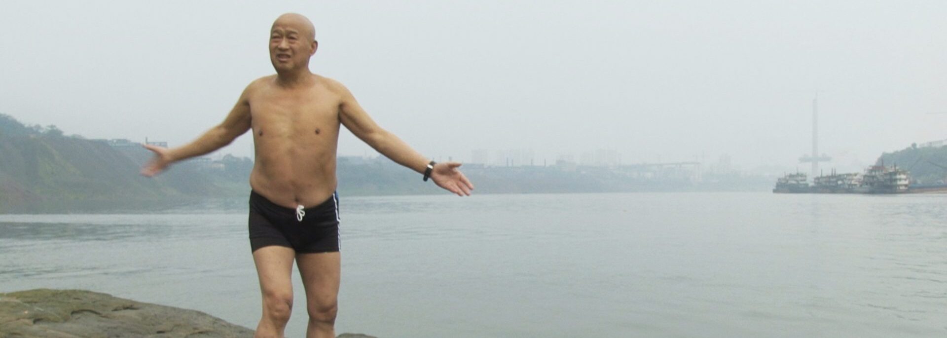 Filmstill | Watermarks (2013) | Luc Schaedler | go between films | Chongqing, China